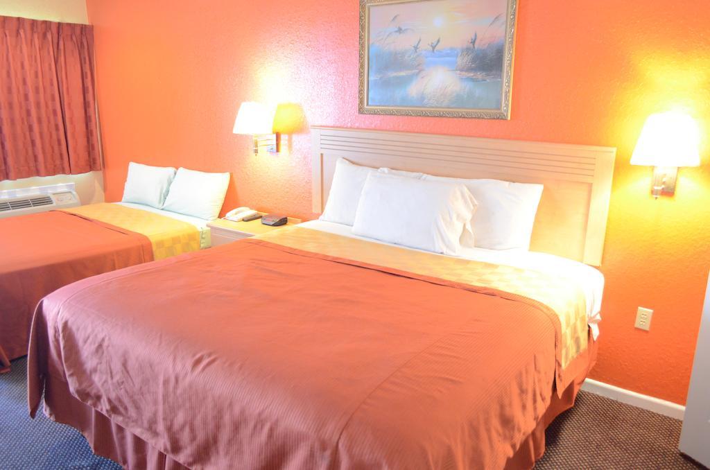 Texan Inn & Suites Louetta Quarto foto